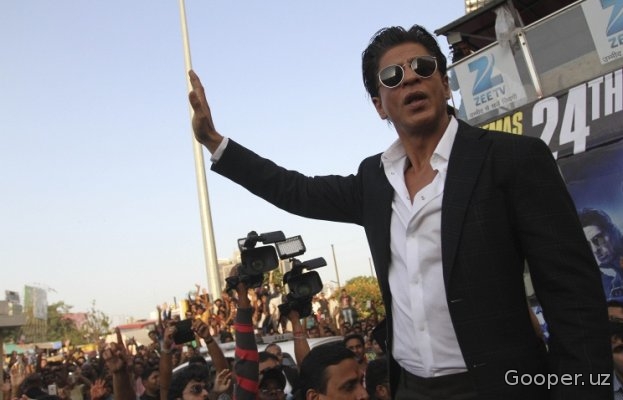 Bollivud yulduzi Shohrux Xon o'zining 50 yilligini nishonlamoqda