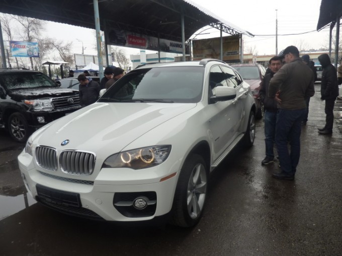 Sirg‘ali avtobozorida BMW X6 324 million so‘mga sotilmoqda