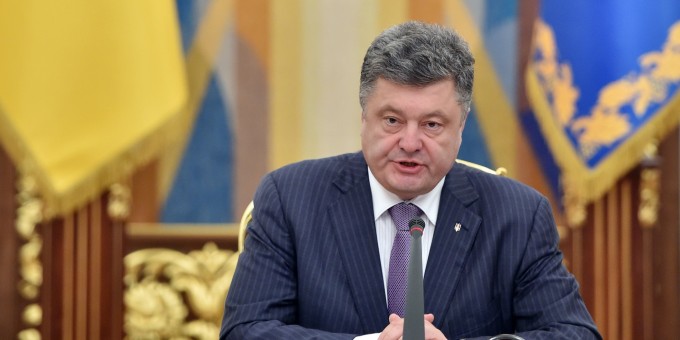 Poroshenko Ukraina hukumatini qaytadan tuzishni talab qildi