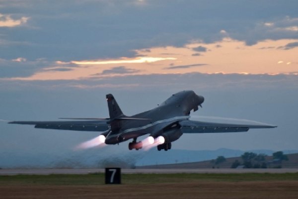 AQSh Suriya va Iroqdagi bombardimonchi samolyotlarini ortga chaqirib oladi