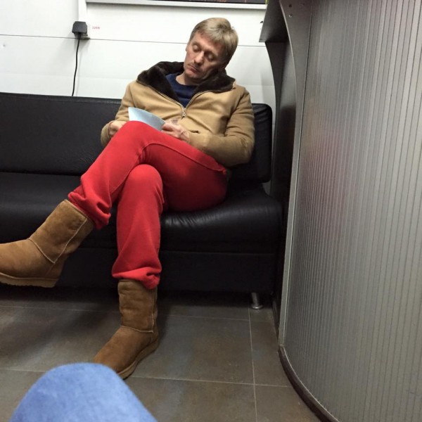 Dmitriy Peskov qizil ishtondagi suratidan xijolat bo‘ldi va buni muhokama etishdan bosh tortdi