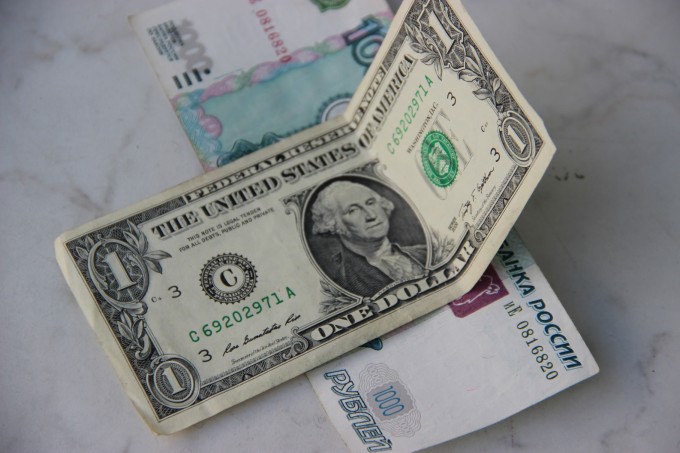 Moskva birjasida dollar kursi 69 rubldan past ko‘rsatkichni qayd qildi