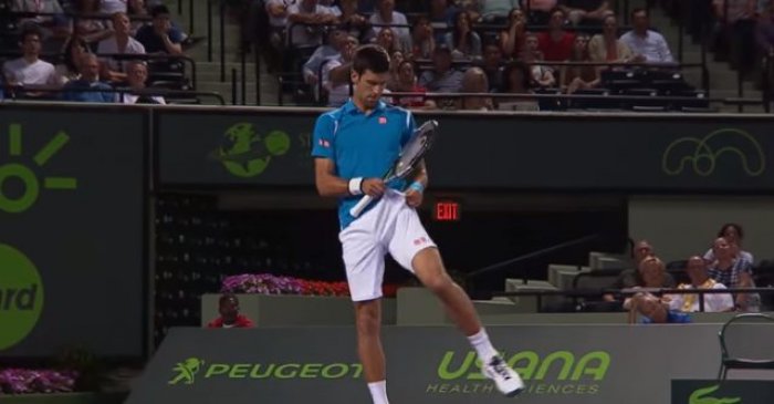 Novak Jokovich havodan kelayotgan tennis koptogini cho'ntagiga solib oldi
