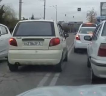 Toshkentda qarama-qarshi yo‘nalishda harakatlangan avtomobillarning haydovchilari tanqid ostiga olindi